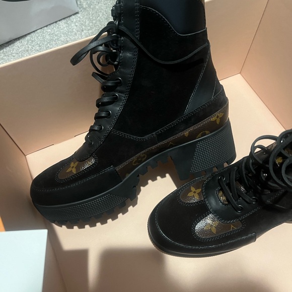 Laureate Platform Desert Boot - Size 39.0 - Picture 6 of 6